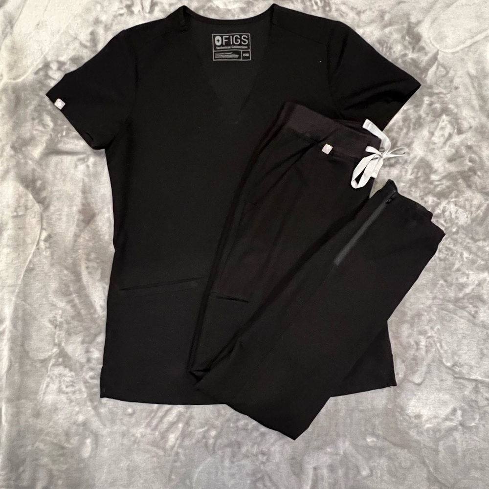 Women’s Figs Black Scrubs size XXS